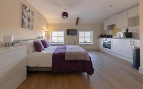 Isabella House - Hereford City Centre Aparthotel, By Rentmyhouse
